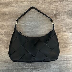 Chic Black Quilted Shoulder Bag